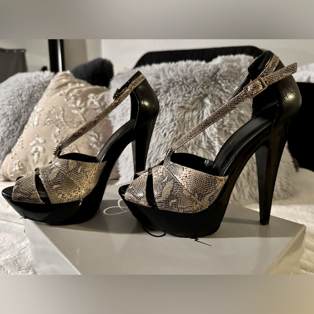 Jessica Simpson Gelio Ivory Leather Snakeskin & Black Platform Heels, 7M